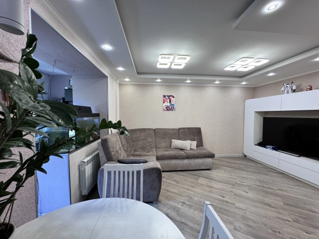 Купить трехкомнатную квартиру в Пушкине. Вариант № 51889, 9, площадь -  квм, цена 8970000 рублей