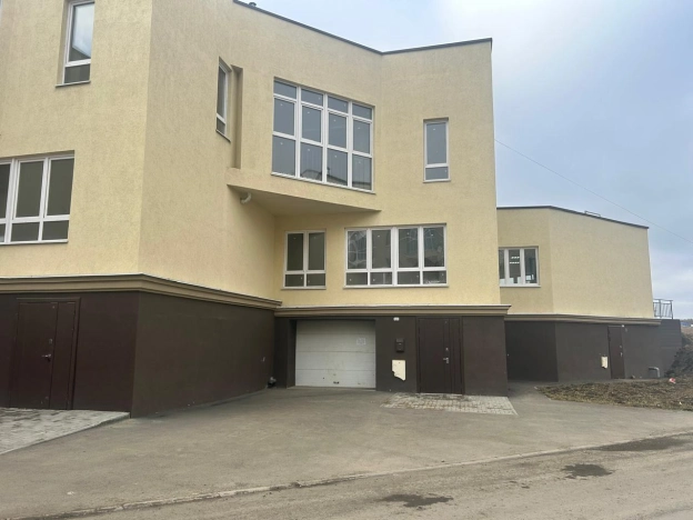 Купить таунхаус в Кемеровской Области — Кузбассе. Вариант № 8396676, 2, площадь -  квм, цена 16150000 рублей