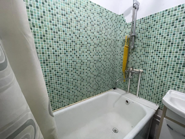 Купить трехкомнатную квартиру на улице Центральная в Новосибирской области. Вариант № 9082617, 15, площадь -  квм, цена 2595000 рублей