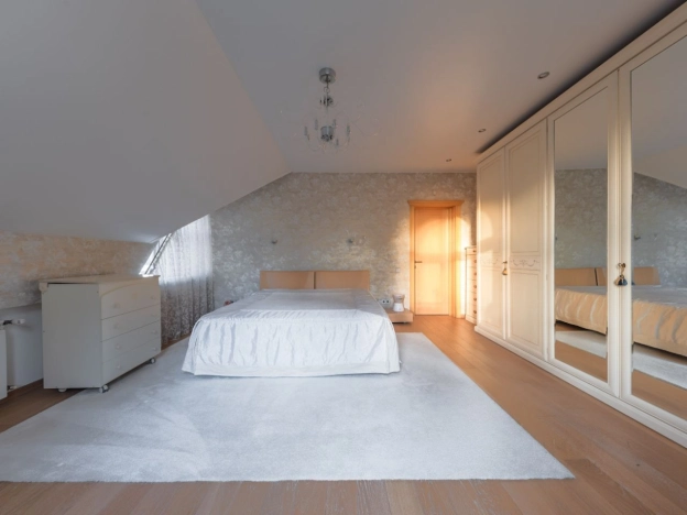 Купить дом в районе Выборгский в Санкт-Петербурге. Вариант № 23826, 16, площадь -  квм, цена 55000000 рублей