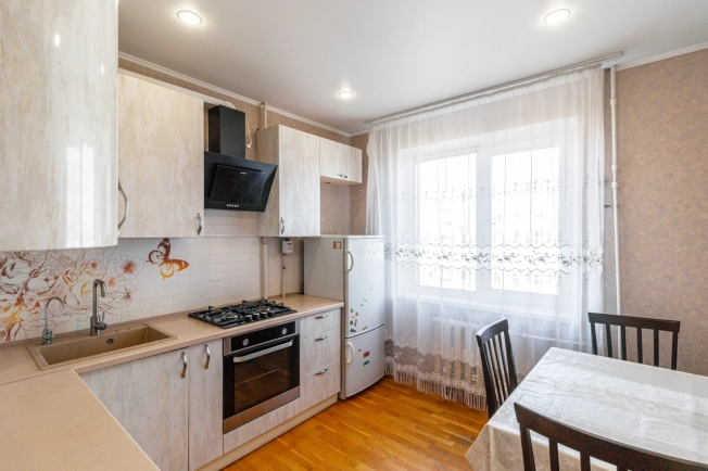 Купить трехкомнатную квартиру в Омске. Вариант № 12841, 3, площадь -  квм, цена 5850000 рублей