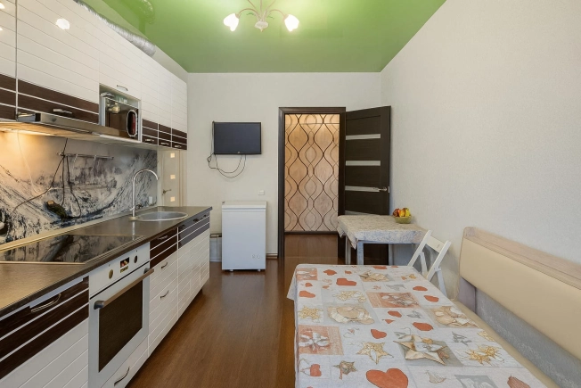 Купить трехкомнатную квартиру в Новосибирске. Вариант № 6823654, 6, площадь -  квм, цена 8500000 рублей