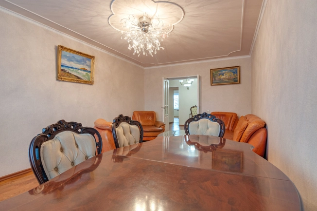 Купить квартиру в Вологодской области. Вариант № 8790858, 22, площадь -  квм, цена 12000000 рублей