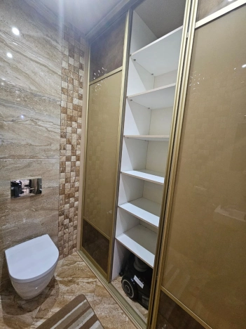 Купить трехкомнатную квартиру на улице Профсоюзная в Москве. Вариант № 10608856, 17, площадь -  квм, цена 22000000 рублей