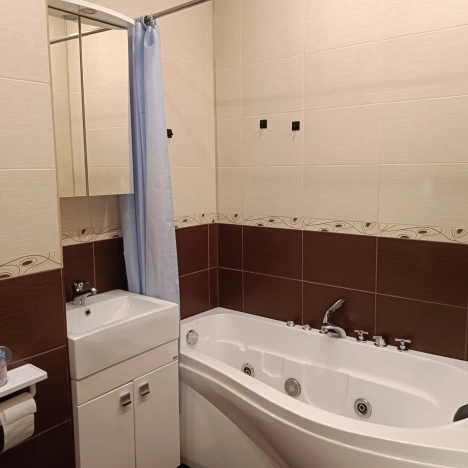 Купить трехкомнатную квартиру в Иркутске. Вариант № 6755922, 6, площадь -  квм, цена 8795995 рублей