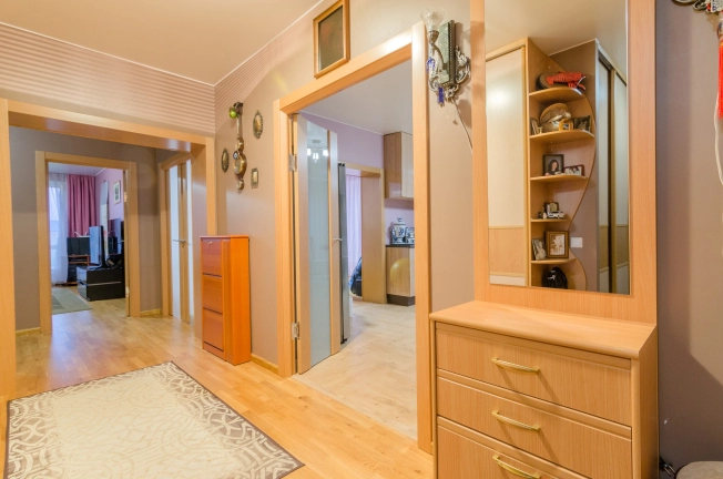 Купить четырехкомнатную квартиру в Вологде. Вариант № 14804, 18, площадь -  квм, цена 33250000 рублей