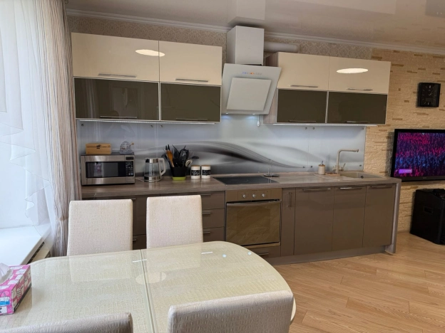 Снять квартиру в Тобольске. Вариант № 2541492, 6, площадь -  квм, цена 70000 рублей