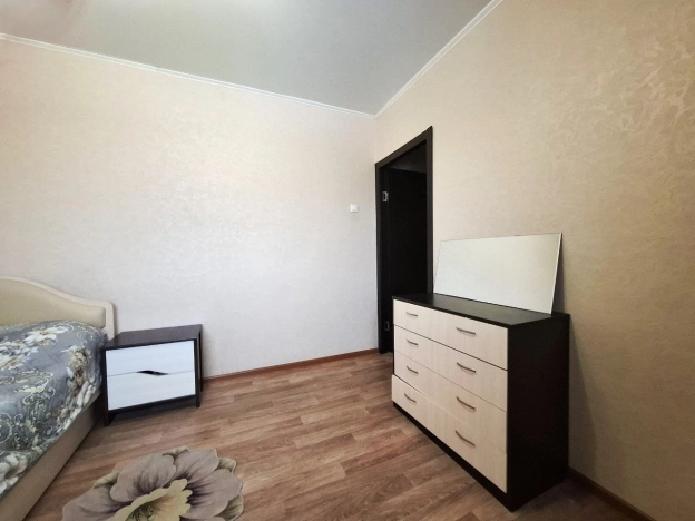 Купить двухкомнатную квартиру в районе Заельцовский в Новосибирске. Вариант № 9166161, 25, площадь -  квм, цена 5350000 рублей