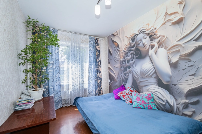 Купить четырехкомнатную квартиру в районе Дзержинский в Новосибирске. Вариант № 5985, 6, площадь - квм, цена 5390000 рублей