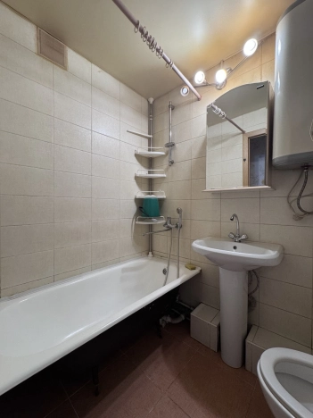 Купить трехкомнатную квартиру в Приморском крае. Вариант № 2988038, 5, площадь -  квм, цена 5870000 рублей