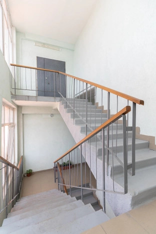 Купить двухкомнатную квартиру на улице 10 лет Октября в Омске. Вариант № 5498, 26, площадь -  квм, цена 12600000 рублей