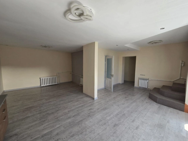 Купить дом на улице Административная в Иркутской области. Вариант № 7852900, 13, площадь -  квм, цена 6050000 рублей