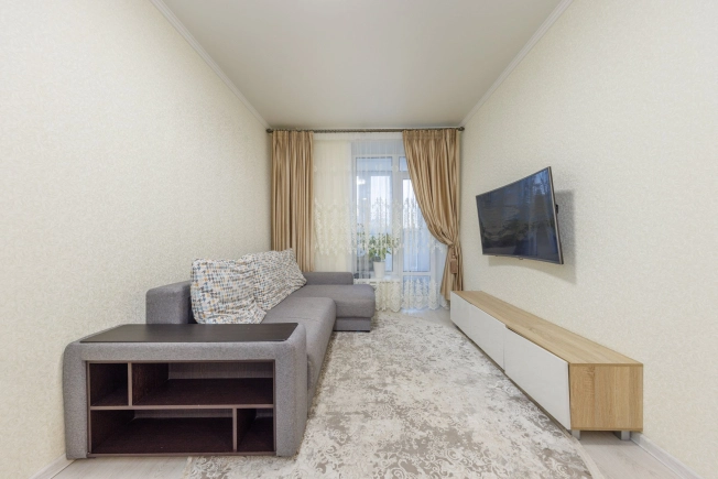 Купить однокомнатную квартиру на улице Центральная в Калужской области. Вариант № 9413635, 14, площадь -  квм, цена 6500000 рублей