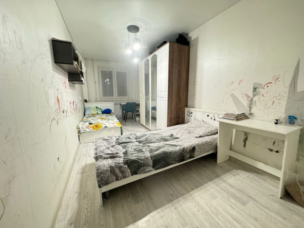 Купить трехкомнатную квартиру на вторичке в Микрорайоне 4-й, Элиста в Элисте. Вариант № 29442, 7, площадь -  квм, цена 4500000 рублей