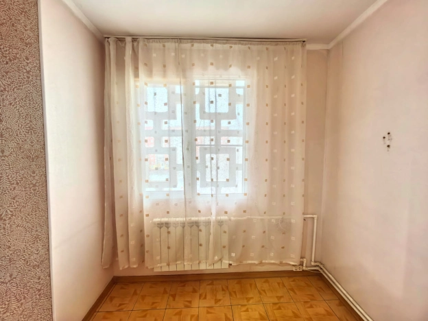 Купить трехкомнатную квартиру на вторичке в Микрорайоне 8-й, Элиста в Элисте. Вариант № 28158, 4, площадь -  квм, цена 6000000 рублей