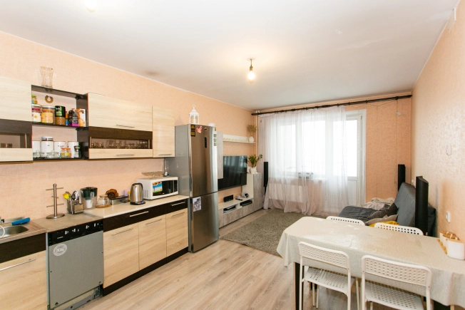 Купить трехкомнатную квартиру в районе Ленинский в Новосибирске. Вариант № 50925, 3, площадь -  квм, цена 6300000 рублей