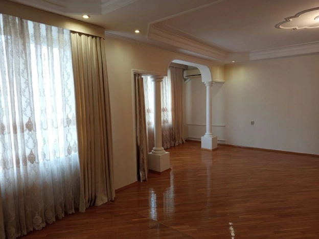 Купить четырехкомнатную квартиру в Краснодарском крае. Вариант № 10431597, 1, площадь -  квм, цена 15500000 рублей