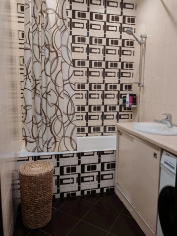 Купить трехкомнатную квартиру в Новосибирске. Вариант № 9561913, 27, площадь -  квм, цена 9900000 рублей