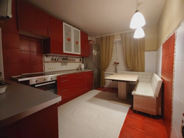 Купить трехкомнатную квартиру в районе Калининский в Новосибирске. Вариант № 8515341, 0, площадь -  квм, цена 5630000 рублей