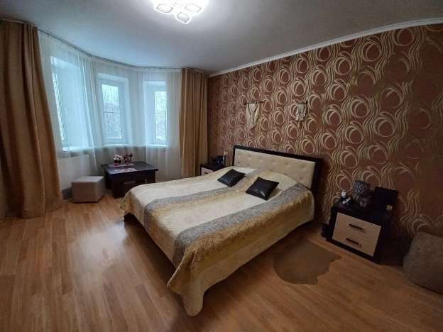 Купить четырехкомнатную квартиру в Вологде. Вариант № 24363, 7, площадь -  квм, цена 11700000 рублей