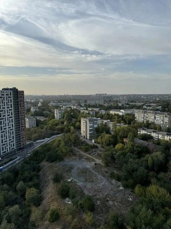 Купить трехкомнатную квартиру в районе Ворошиловский в Ростове-на-Дону. Вариант № 25091, 31, площадь -  квм, цена 12500000 рублей