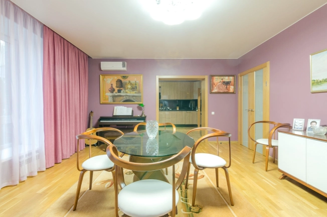 Купить четырехкомнатную квартиру в Вологде. Вариант № 14804, 9, площадь -  квм, цена 33250000 рублей