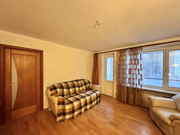 Купить трехкомнатную квартиру в Санкт-Петербурге. Вариант № 9371360, 3, площадь -  квм, цена 9800000 рублей