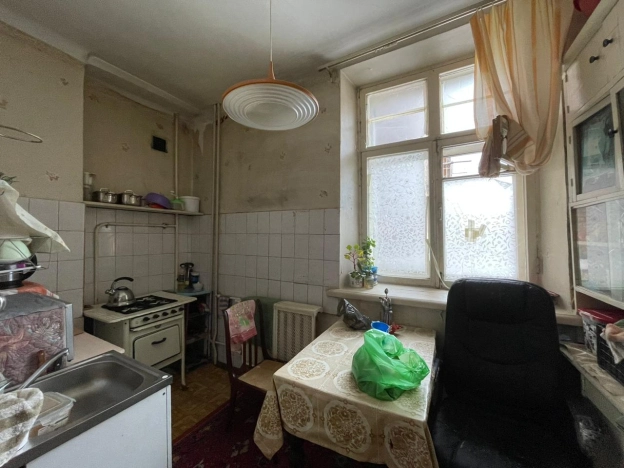 Купить трехкомнатную квартиру в Новосибирске. Вариант № 3868545, 6, площадь -  квм, цена 4790000 рублей