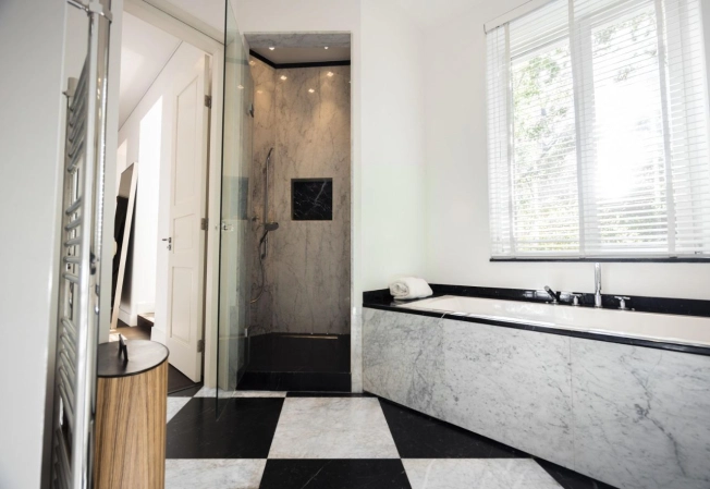 Купить квартиру на вторичке у метро Фонвизинская в Москве. Вариант № 10735088, 14, площадь - квм, цена 340000000 рублей