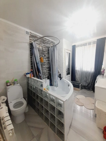 Купить коммерческую недвижимость в Элисте. Вариант № 46956, 15, площадь -  квм, цена 7500000 рублей