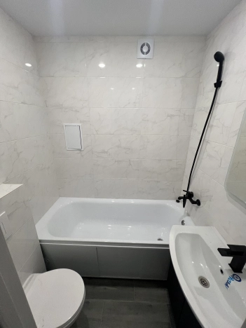 Купить трехкомнатную квартиру в Микрорайоне ВРЗ, Барнаул в Барнауле. Вариант № 2150463, 23, площадь -  квм, цена 5990000 рублей