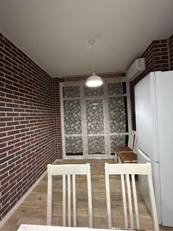 Купить трехкомнатную квартиру в Ростовской области. Вариант № 10238706, 11, площадь -  квм, цена 28000000 рублей