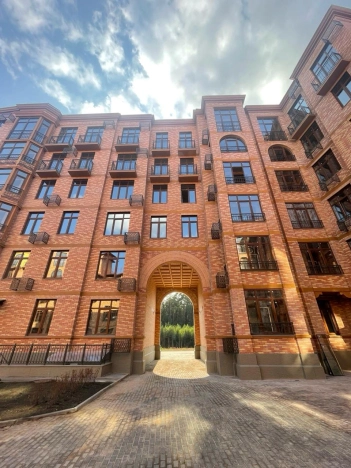 Купить трехкомнатную квартиру у метро Пятницкое шоссе в Московской области. Вариант № 2185826, 1, площадь -  квм, цена 20500000 рублей