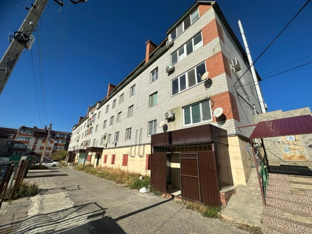 Купить коммерческую недвижимость в Элисте. Вариант № 16470, 0, площадь -  квм, цена 2950000 рублей