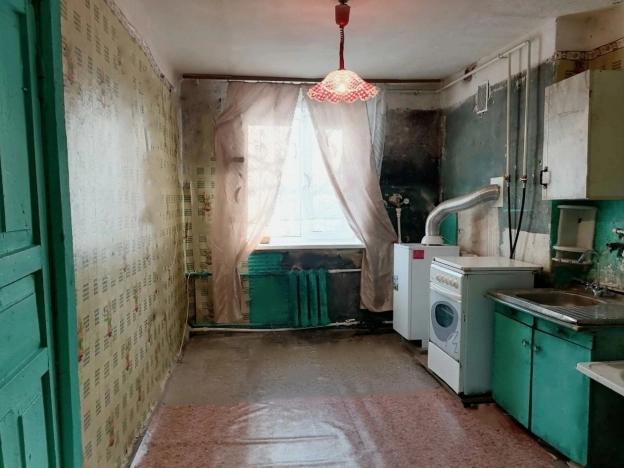 Купить трехкомнатную квартиру в Брянской области. Вариант № 6244, 8, площадь -  квм, цена 500000 рублей