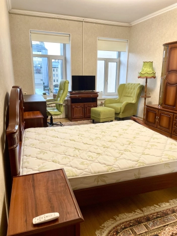 Купить трехкомнатную квартиру в Санкт-Петербурге. Вариант № 9458212, 19, площадь -  квм, цена 26500000 рублей