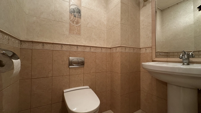 Купить квартиру в Москве. Вариант № 10619257, 35, площадь -  квм, цена 110000000 рублей