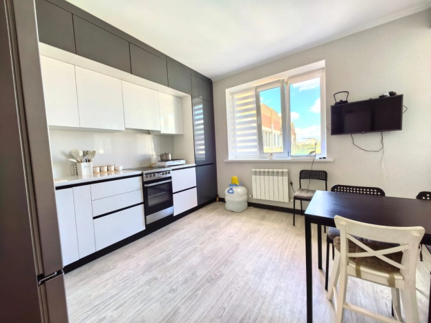 Купить трехкомнатную квартиру в Микрорайоне 8-й, Элиста в Элисте. Вариант № 7844342, 11, площадь -  квм, цена 8600000 рублей