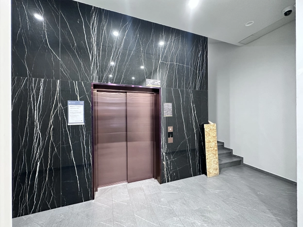 Купить трехкомнатную квартиру в Санкт-Петербурге. Вариант № 9873082, 25, площадь -  квм, цена 123000000 рублей