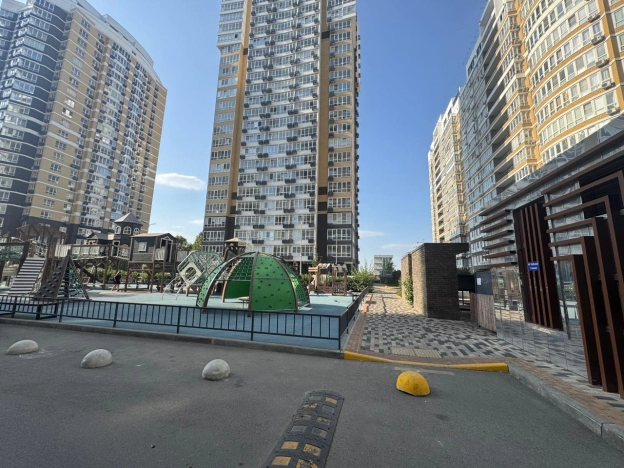 Купить двухкомнатную квартиру на улице Старокубанская в Краснодаре. Вариант № 5321365, 3, площадь -  квм, цена 12300000 рублей