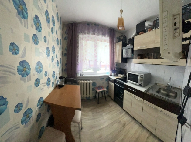 Купить трехкомнатную квартиру в Новосибирске. Вариант № 9152026, 9, площадь -  квм, цена 4200000 рублей