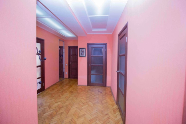 Купить многокомнатную квартиру в Тюменской области. Вариант № 364504, 1, площадь -  квм, цена 7000000 рублей