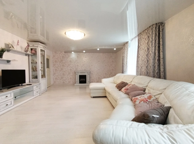 Купить трехкомнатную квартиру в Микрорайоне Памятник Победы, Ленинский район в Пензе. Вариант № 28252, 7, площадь -  квм, цена 12200000 рублей