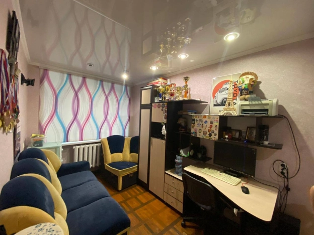 Купить трехкомнатную квартиру в Старом Осколе. Вариант № 8535004, 4, площадь -  квм, цена 10000000 рублей