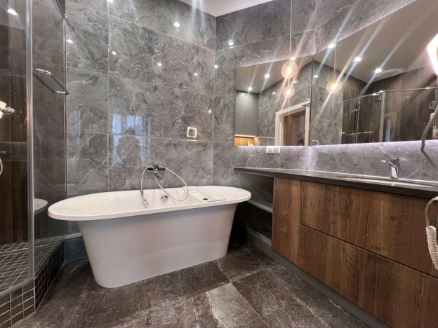 Купить квартиру в Москве. Вариант № 10235681, 26, площадь -  квм, цена 44000000 рублей