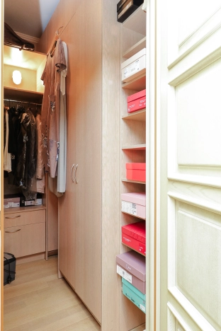 Купить трехкомнатную квартиру в районе Центральный в Калининграде. Вариант № 3707006, 18, площадь -  квм, цена 67000000 рублей