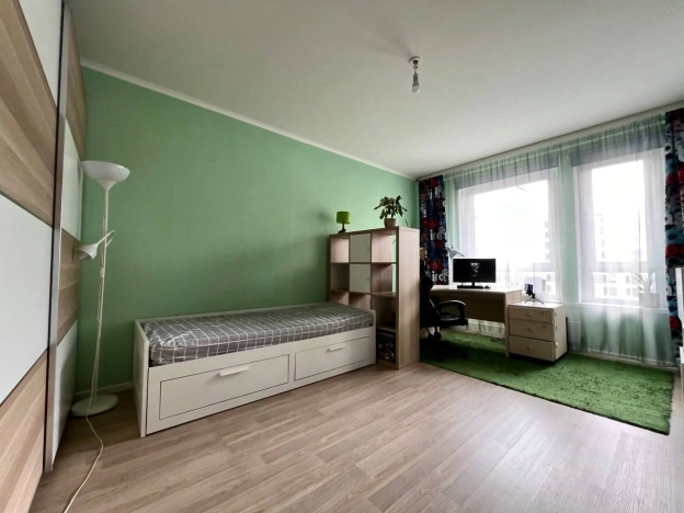 Купить трехкомнатную квартиру у метро Коммунарка в Москве. Вариант № 10018402, 4, площадь -  квм, цена 16000000 рублей