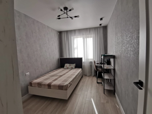 Купить трехкомнатную квартиру в Микрорайоне 8-й, Элиста в Элисте. Вариант № 10685, 3, площадь -  квм, цена 5600000 рублей