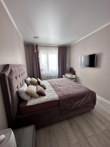 Купить трехкомнатную квартиру в Омске. Вариант № 3274754, 4, площадь -  квм, цена 12700000 рублей