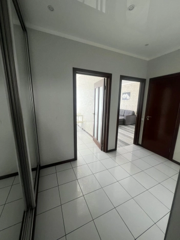 Снять квартиру на улице Виктора Гакуна в Калининграде. Вариант № 9216535, 4, площадь -  квм, цена 32000 рублей